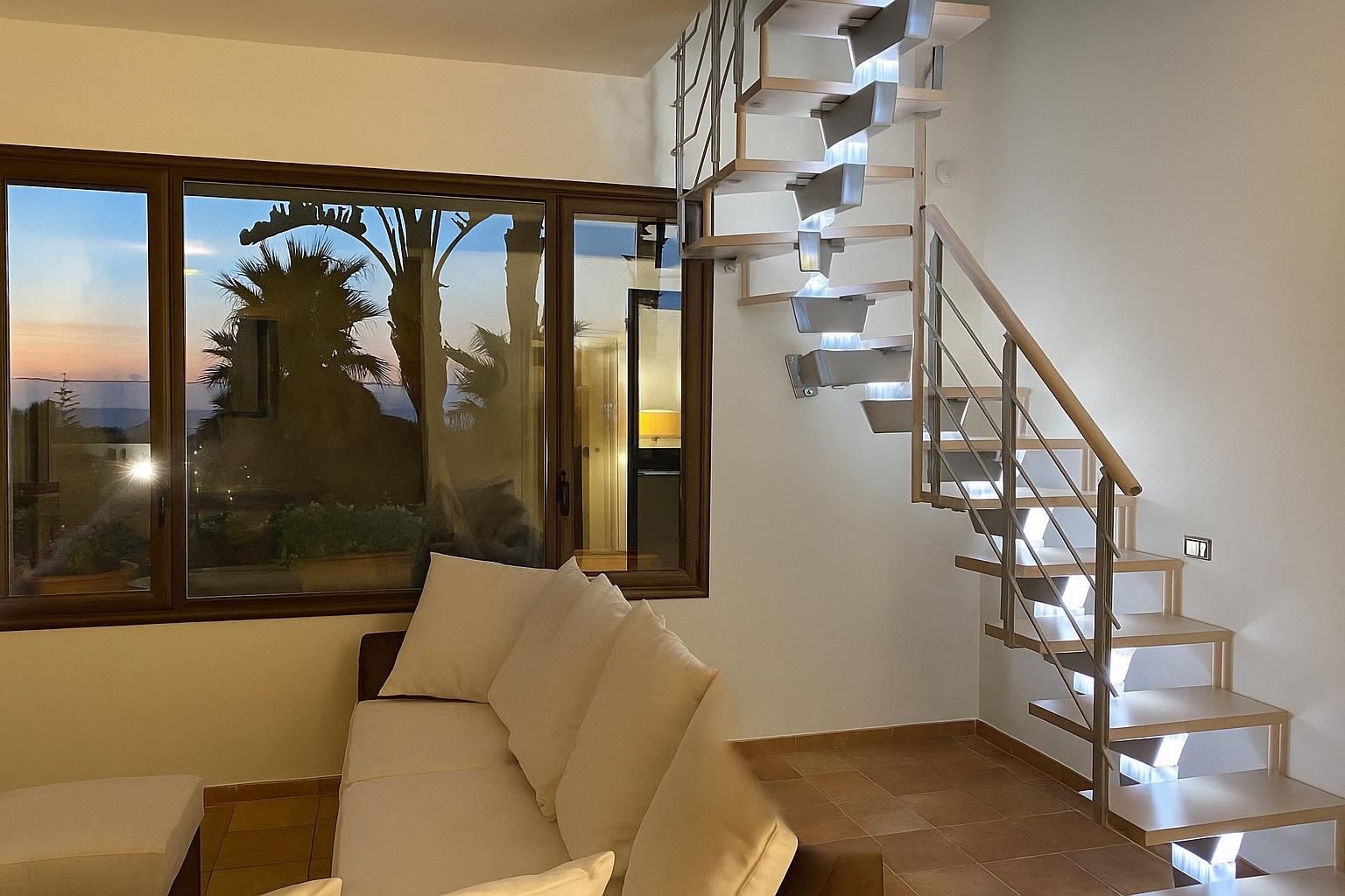 LED lighting between Knock steps